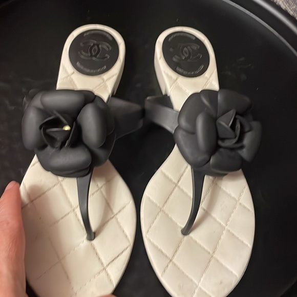 Chanel Camelia Thong Sandals in Black and White, Size EU 40 - Picture 8 of 9